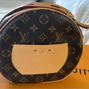 Louis Vuitton Monogram Zippered Pouch